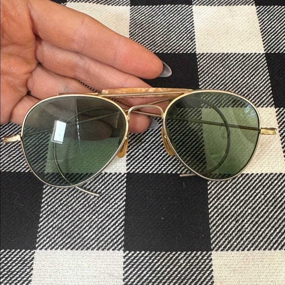 Vintage late 1940s- early 1950s Gold Aviator Sunglasses - Picture 6 of 6